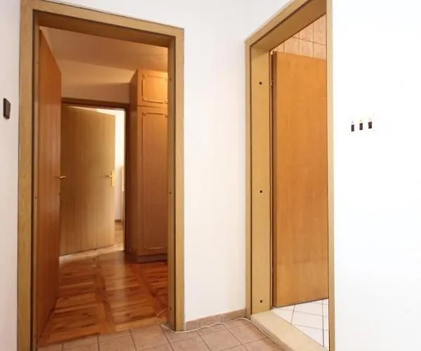 Apartman With A Parking Space - 7904