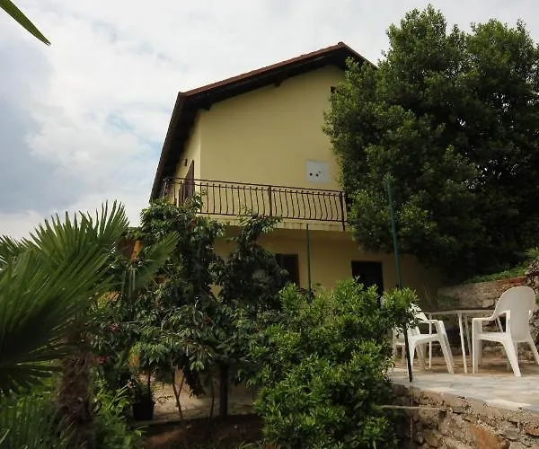 With A Parking Space - 7904