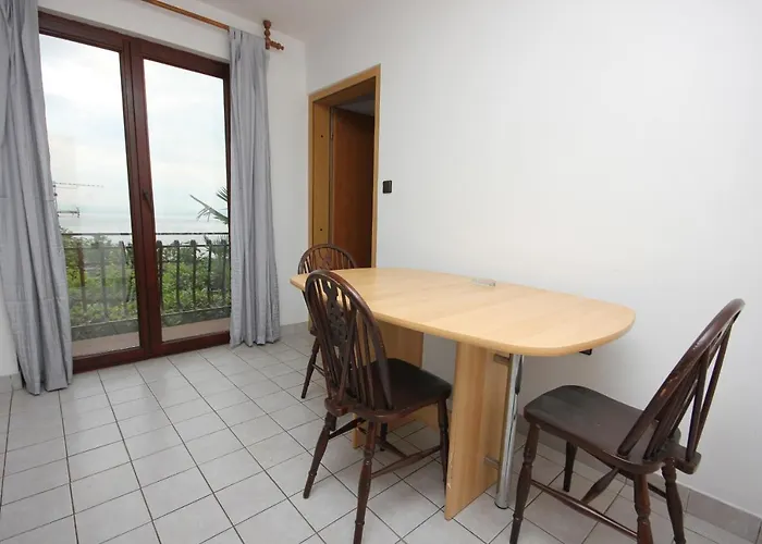 With A Parking Space - 7904 شقة *